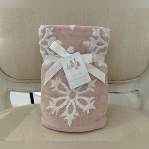 NWT Wonderland Blush Snowflake Christmas Winter Holiday Hand Towels